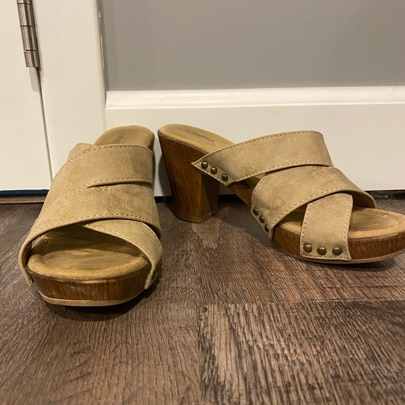 Lightly worn heels/sandals - Picture 2 of 3